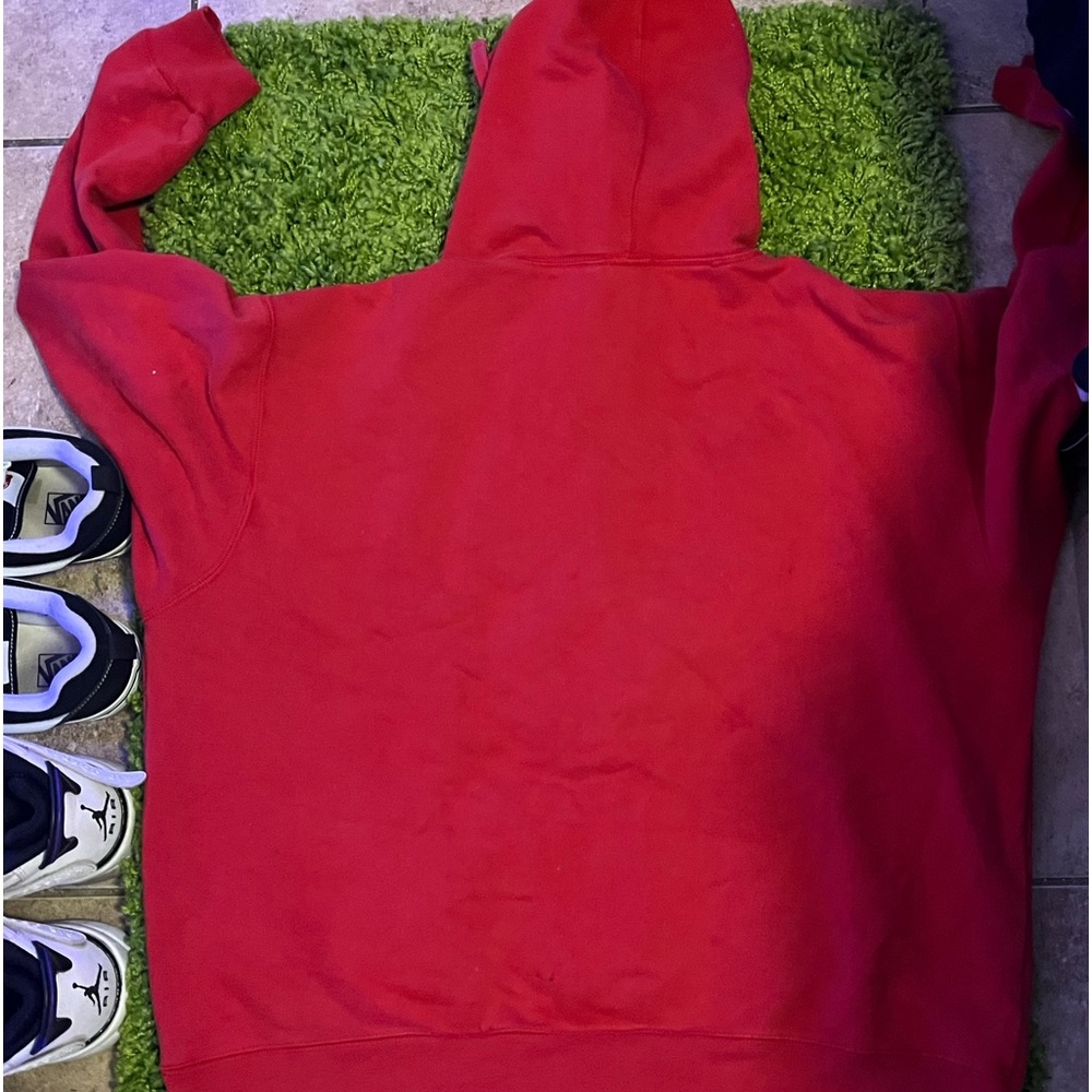 Selling a hoodie trying to get rid of asap in good condition used.